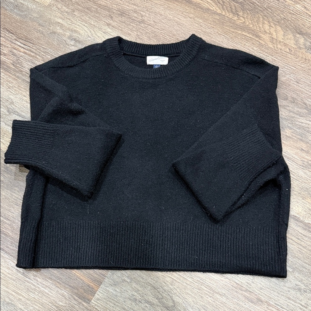 Universal Thread Womens Black Crewneck Sweater